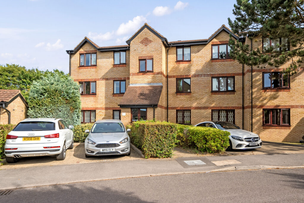 Courtlands Close, Watford WD24 5GS