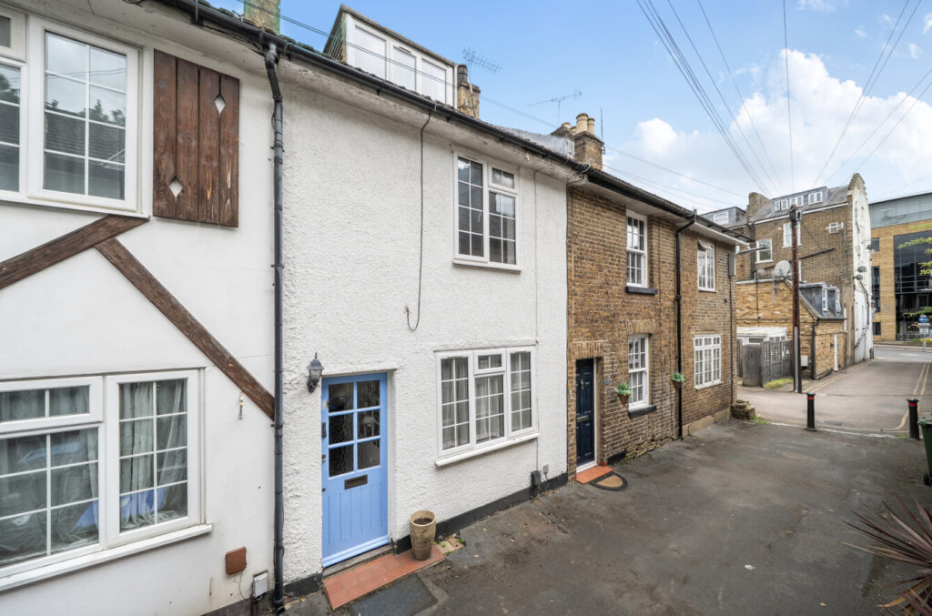 Terrace Gardens, Nascot Wood, Watford WD17 1RB